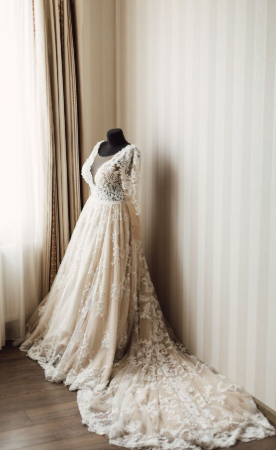 Mannequin to photograph the dress