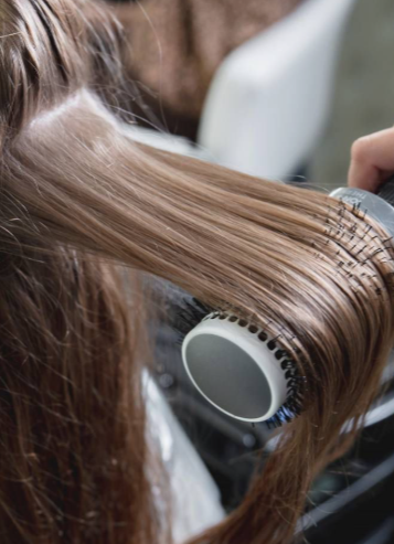 Light short hair blow-dry