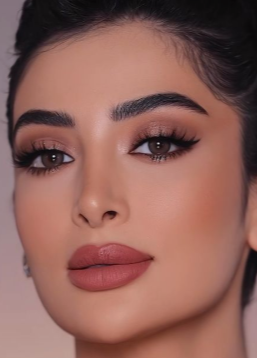 Soft makeup