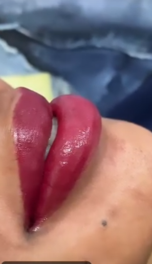 Lips Microblading