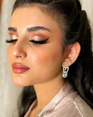 Soft makeup